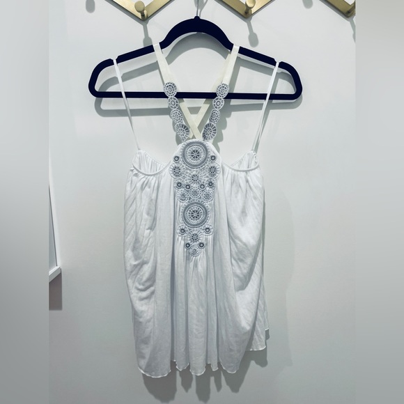 Moda International, Victoria’s Secret White Criss Cross Strap Flowy Top, Sz. M - Picture 3 of 4